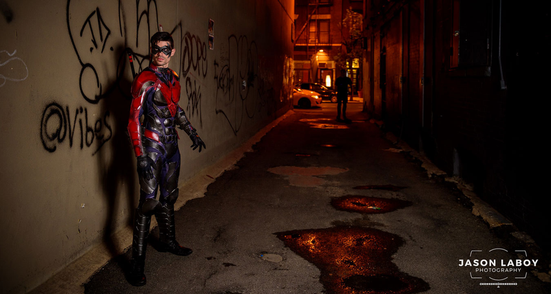 Illustration for article titled Marvel vs DC Cosplay Extravaganza